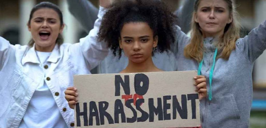 8 Anti-Harassment Helplines in Pakistan